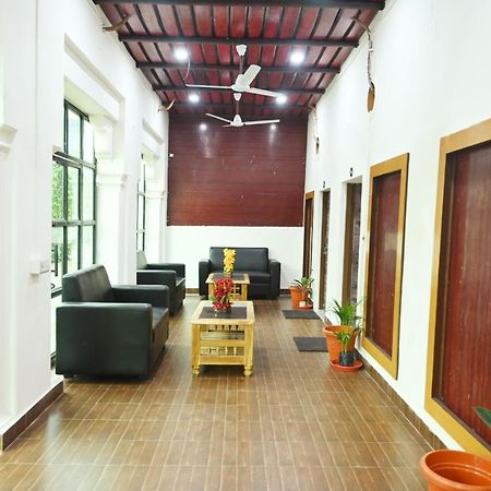 The Hotel Ambassador Inn Varanasi Esterno foto