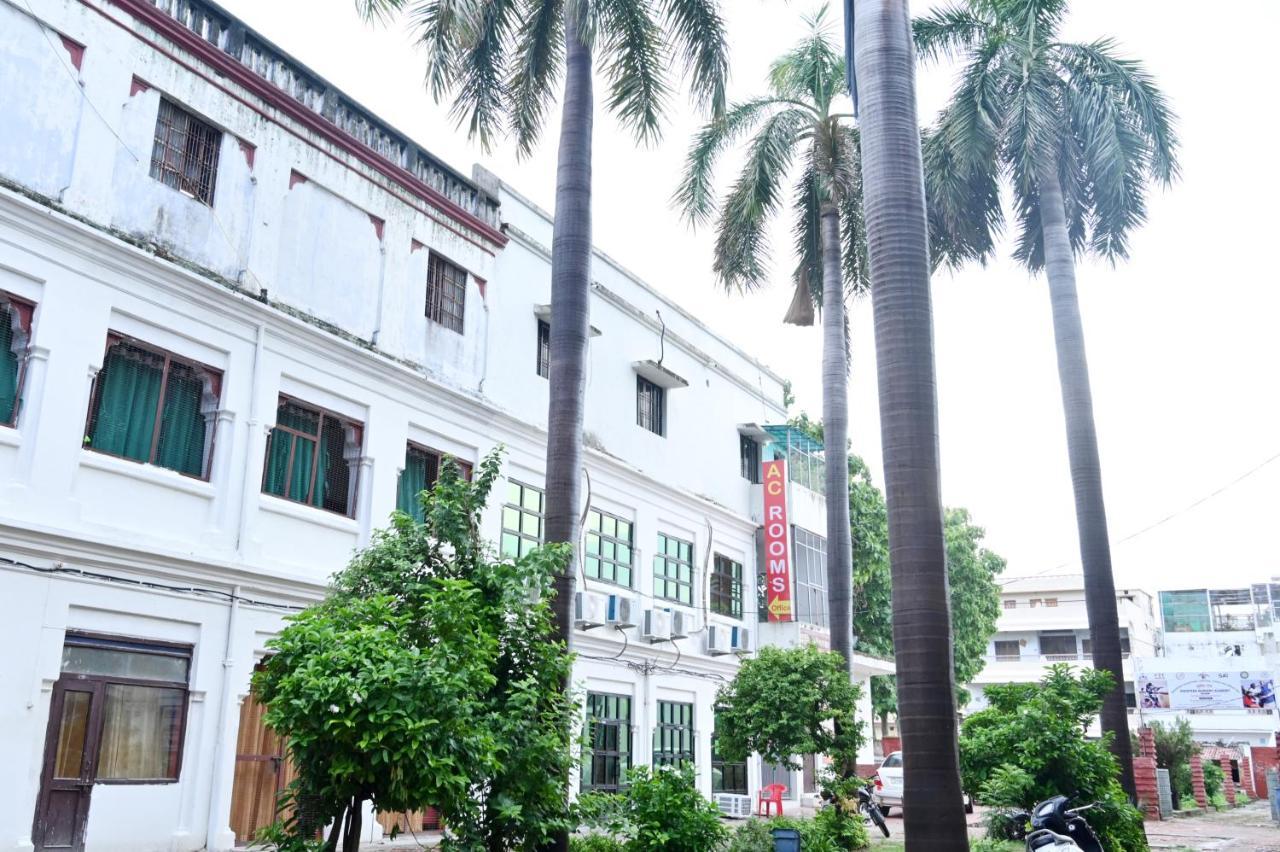 The Hotel Ambassador Inn Varanasi Esterno foto