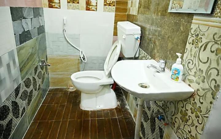 The Hotel Ambassador Inn Varanasi Esterno foto